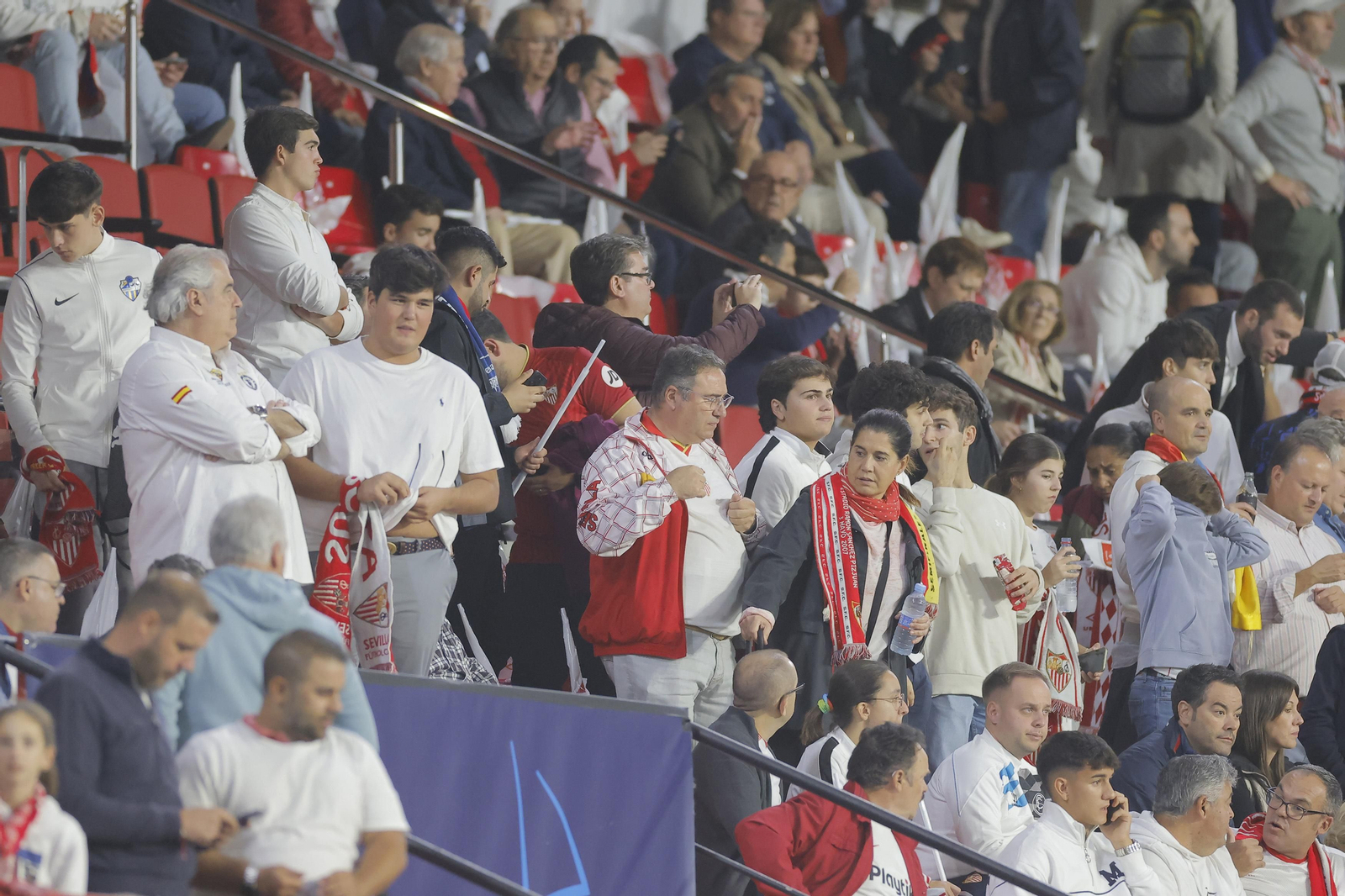 Búscate en las fotos del Sevilla-Arsenal