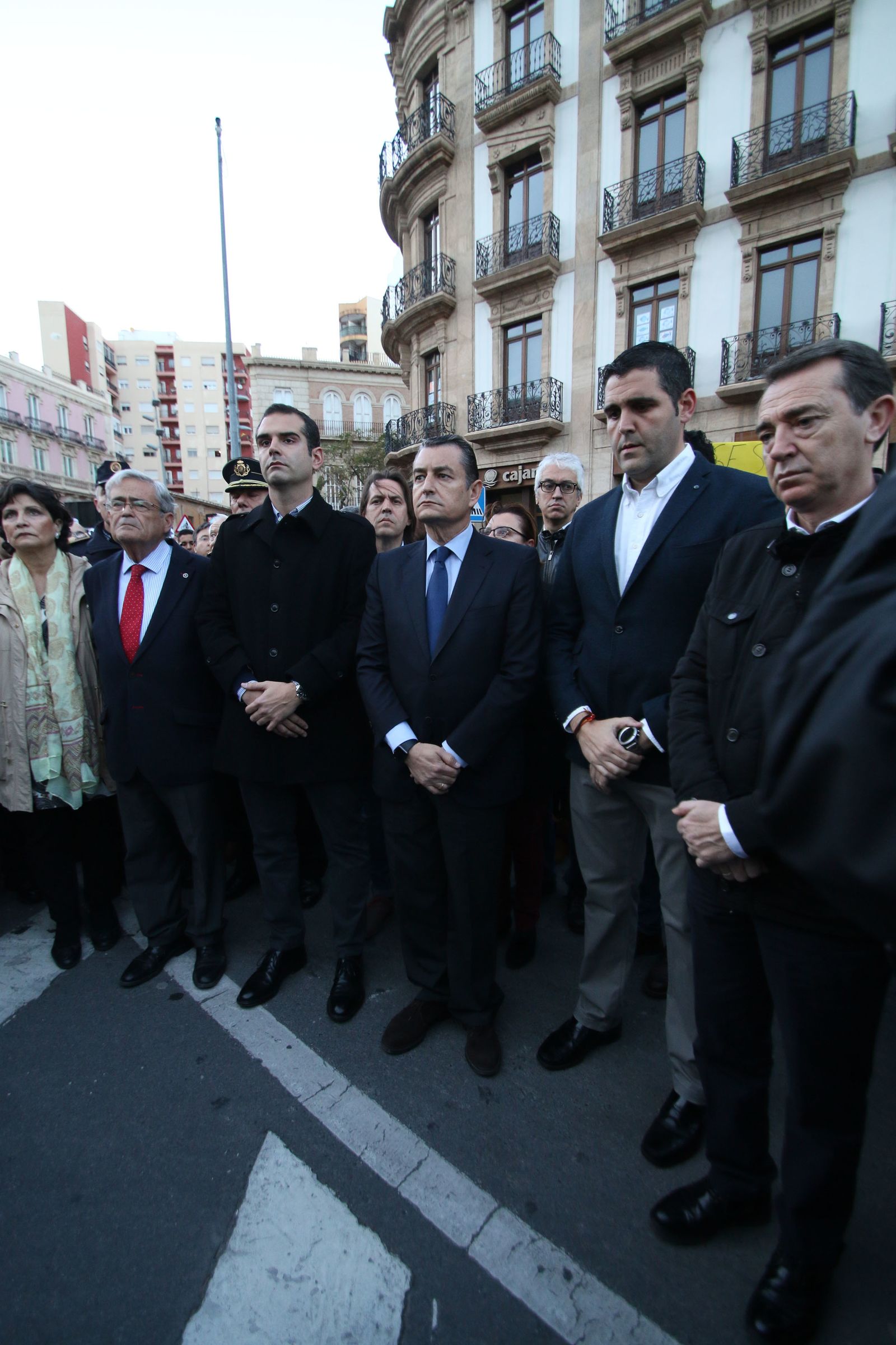 Las imágenes de los 5 minutos de silencio por Gabriel en Puerta Purchena