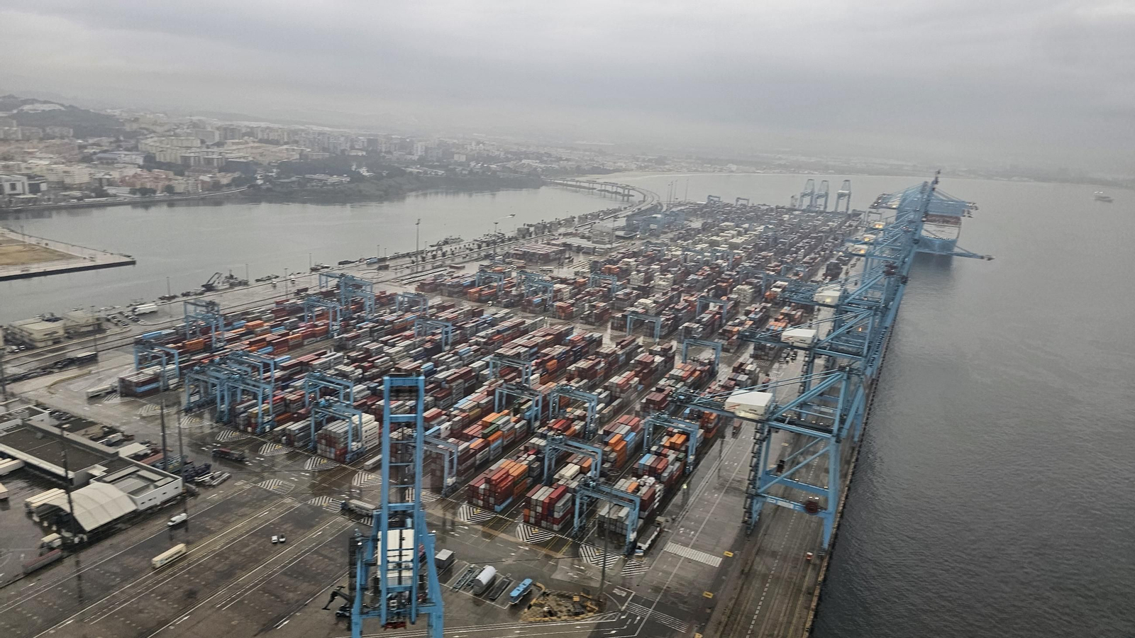 Las fotos del estrecho de Gibraltar, a vista de helicóptero: Ceuta y la bahía de Algeciras