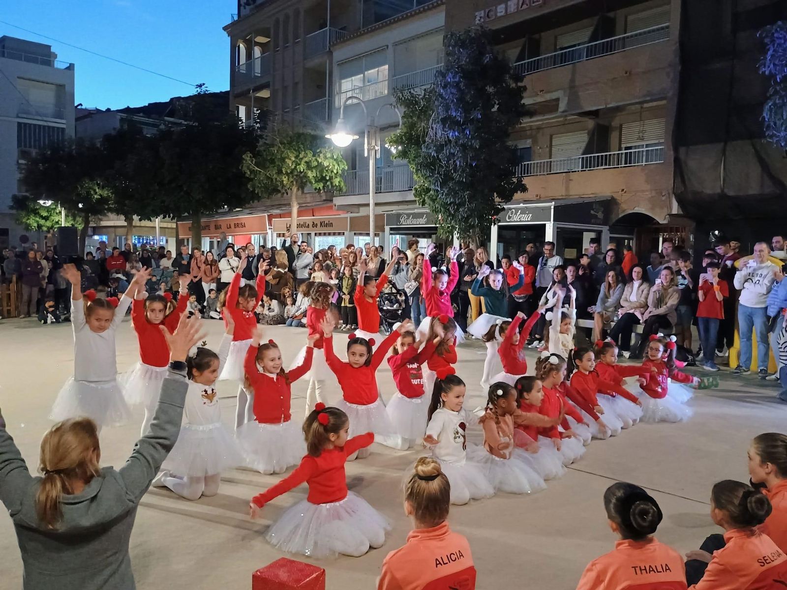 Una de las exhibiciones durante el encendido navideño