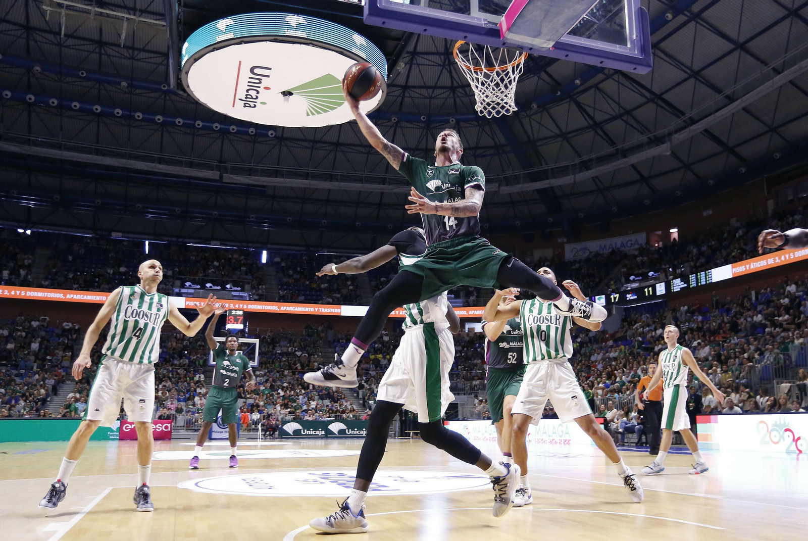 Josh Adams deja una espectacular bandeja.