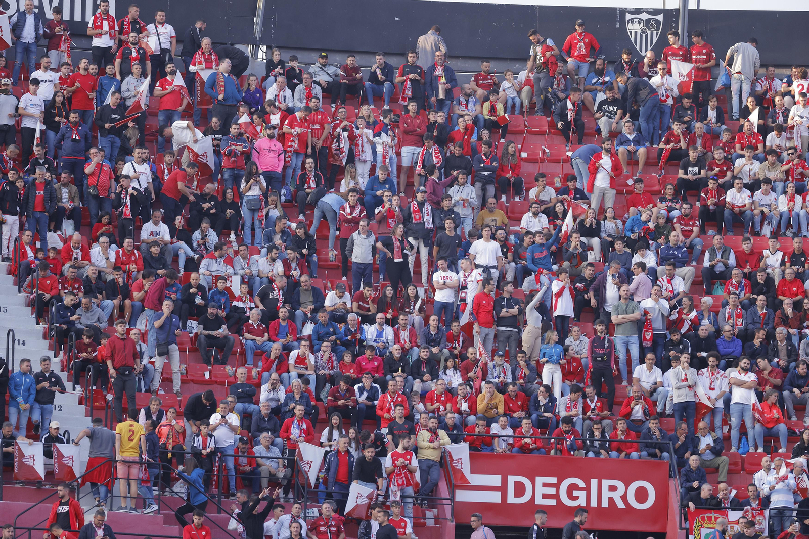 Búscate en las fotos del Sevilla-Betis