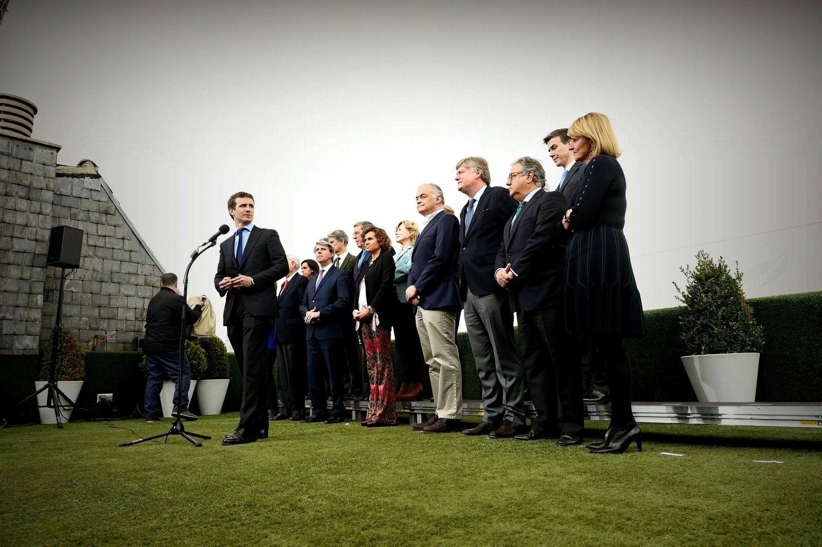 Pablo Casado presenta en los Jardines de Sabatini de Madrid a candidatos del PP en las elecciones europeas.