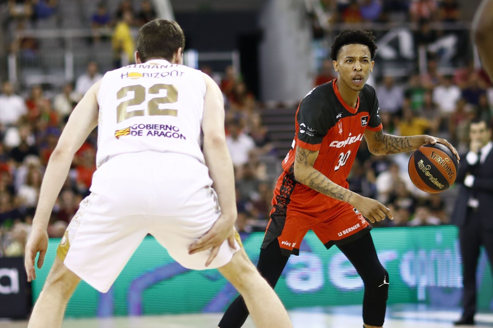Joe Thomasson debutó con la camiseta del Covirán en el Palacio de Deportes.