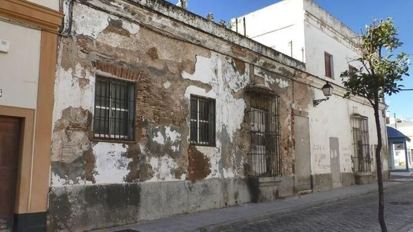 Finca situada en la esquina de la Plaza de San Telmo, donde se construirán las viviendas