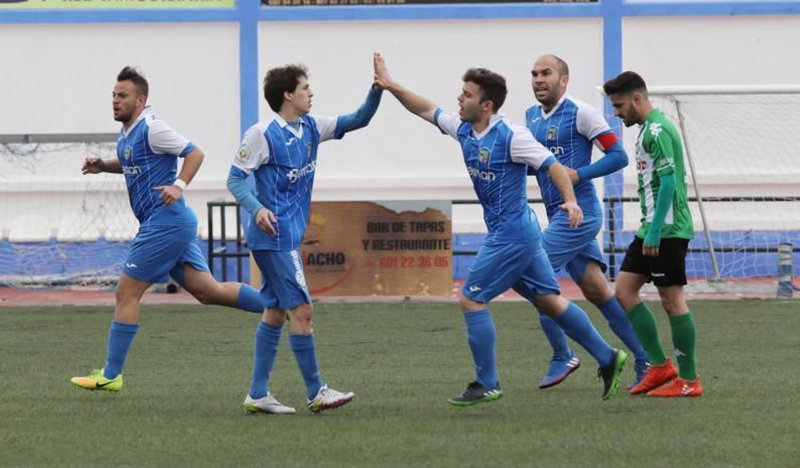 Piñero y Chiqui, celebrando el empate junto a Diego Galiano y Óscar Oliva.