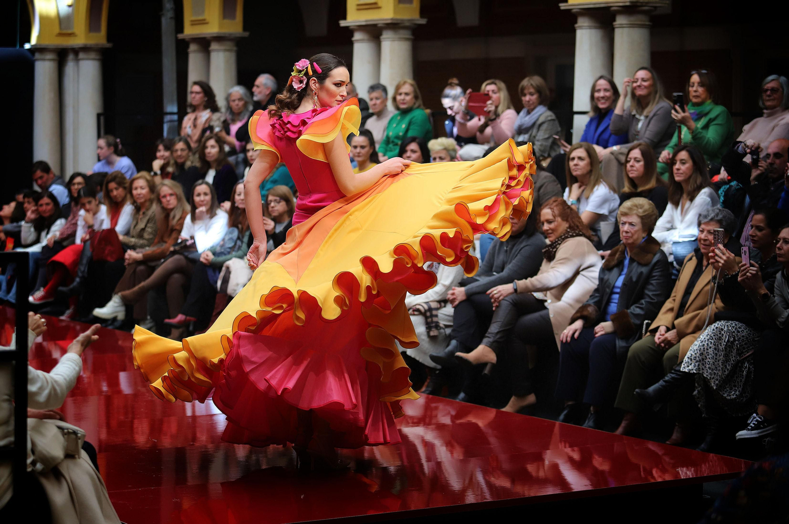 Huelva Flamenca 2023. Imágenes del desfile benéfico de El Ajolí a favor de Cruz Roja Española