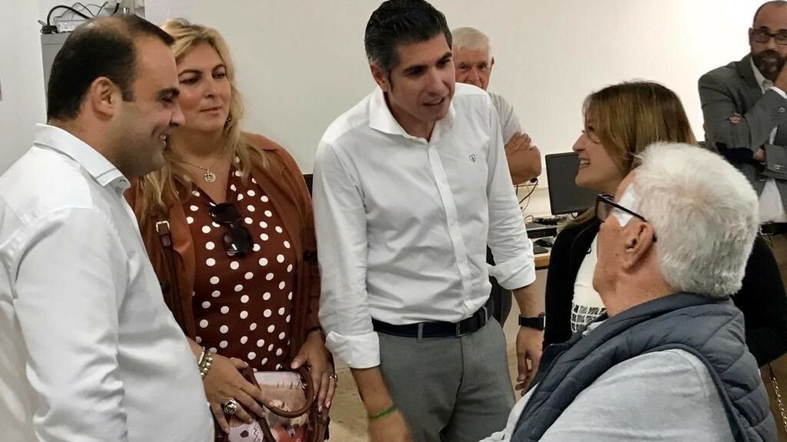 Una asamblea con militantes en El Palmar de Troya, con Beatriz Carrillo, número 3 al Congreso por Sevilla.