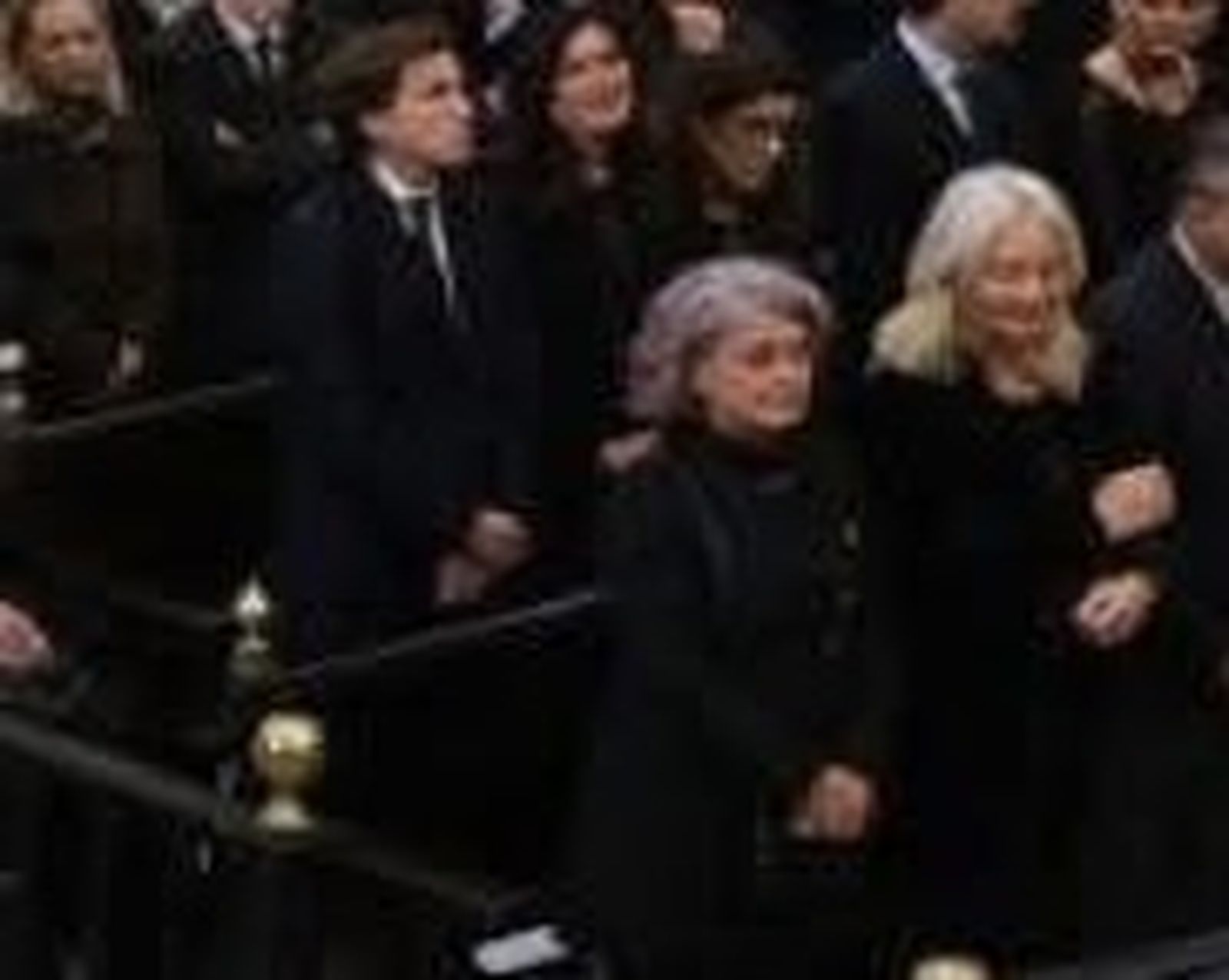 De sarao en sarao: la subdelegada en misa