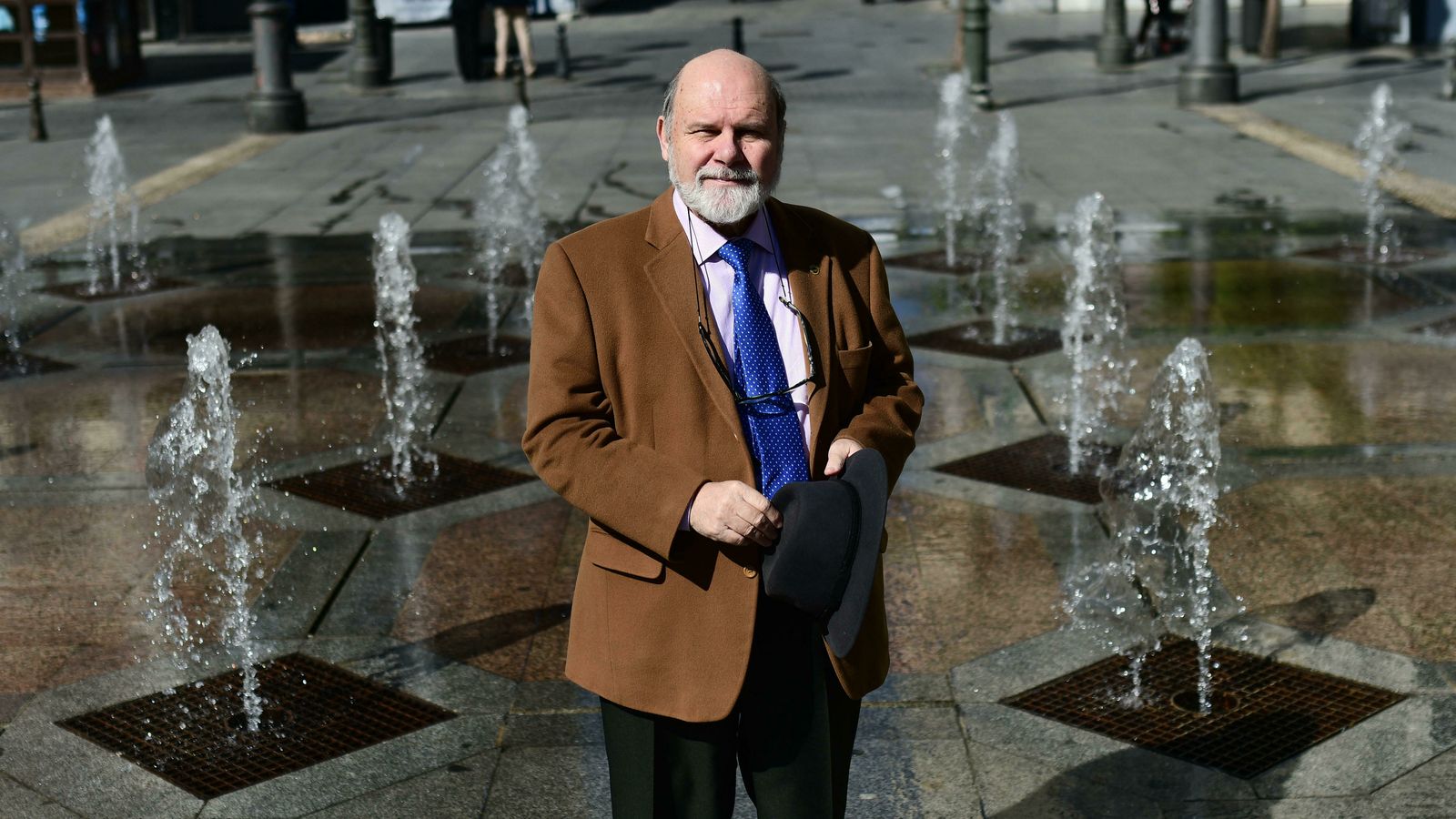 José F. Bernal posa en la plaza de las Tendillas.