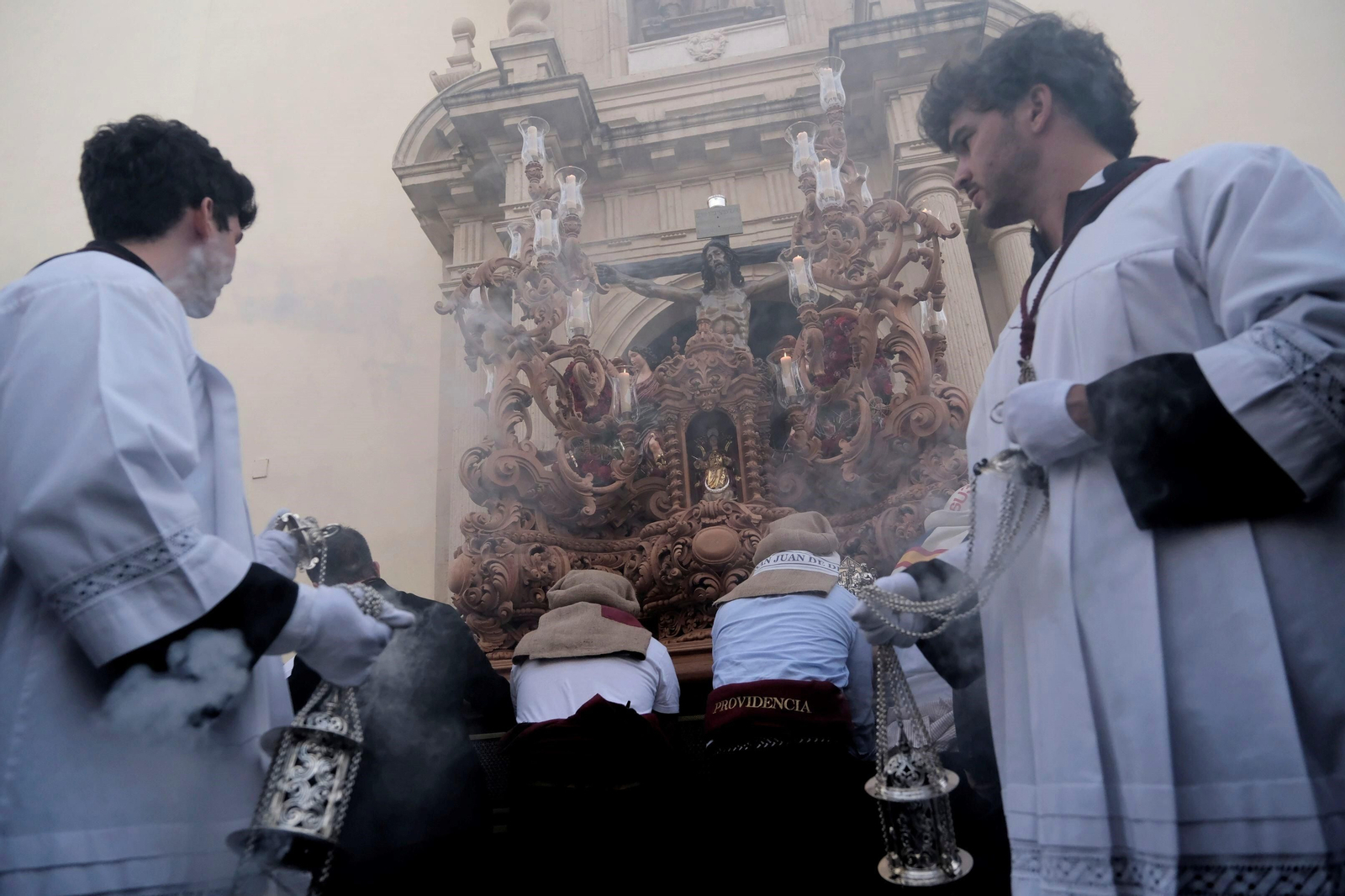 El vía crucis del Cristo de la Providencia de Córdoba, en imágenes