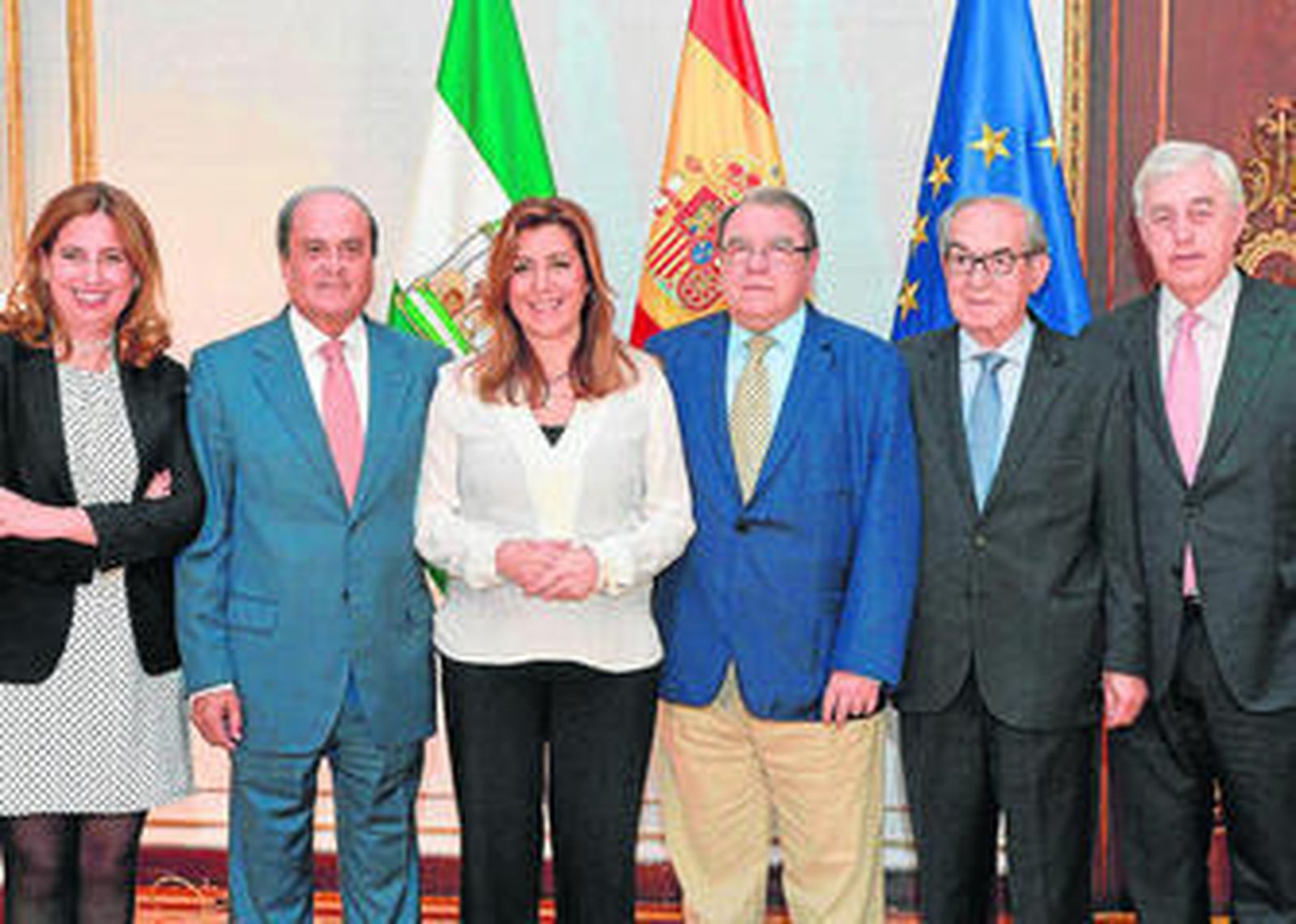 Susana Díaz ayer junto a representantes del Consejo Andaluz de Cámaras de Comercio.