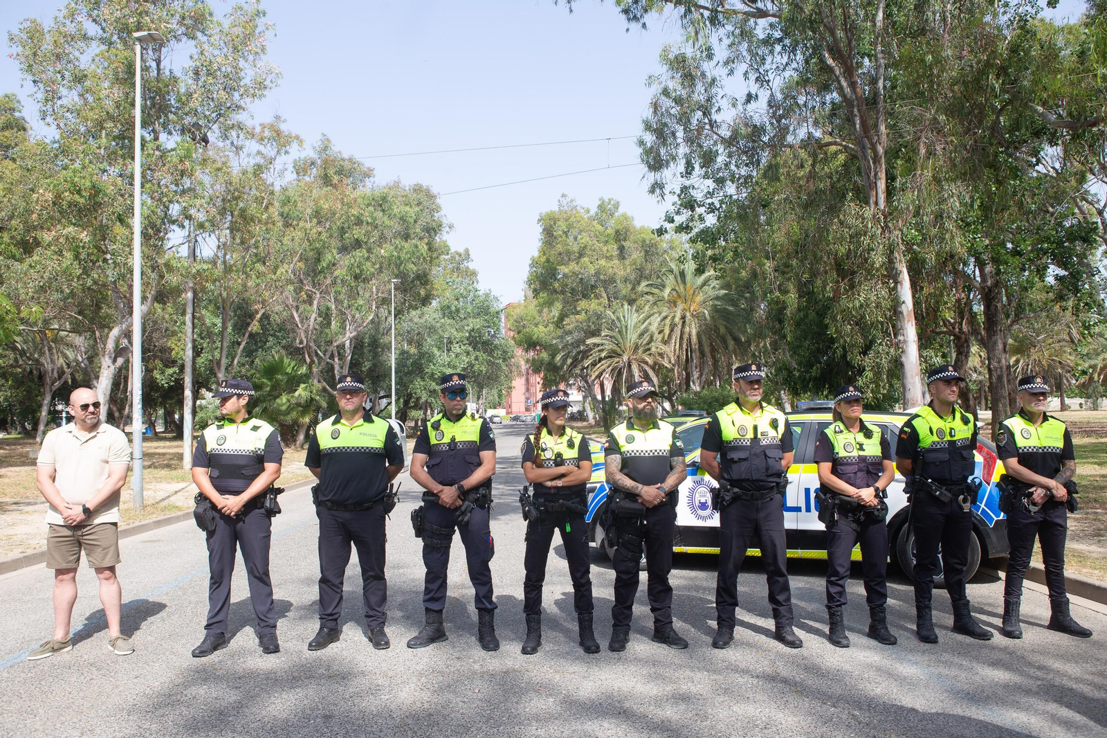 La Línea rinde homenaje al policía local Víctor Sánchez en el octavo aniversario de su muerte, en imágenes
