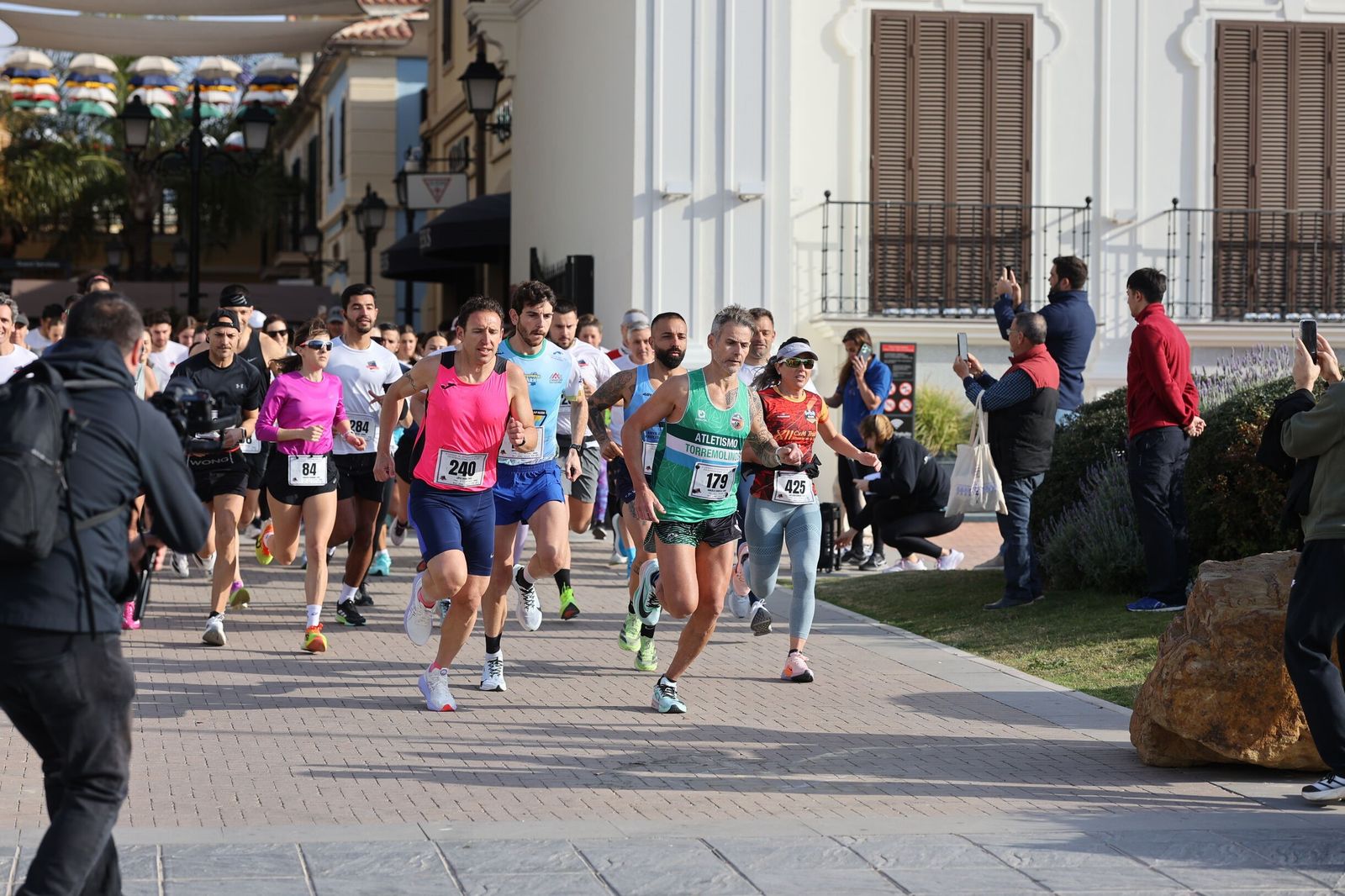 La Carrera Solidaria por el Día de la Mujer McArthurGlen, en fotos