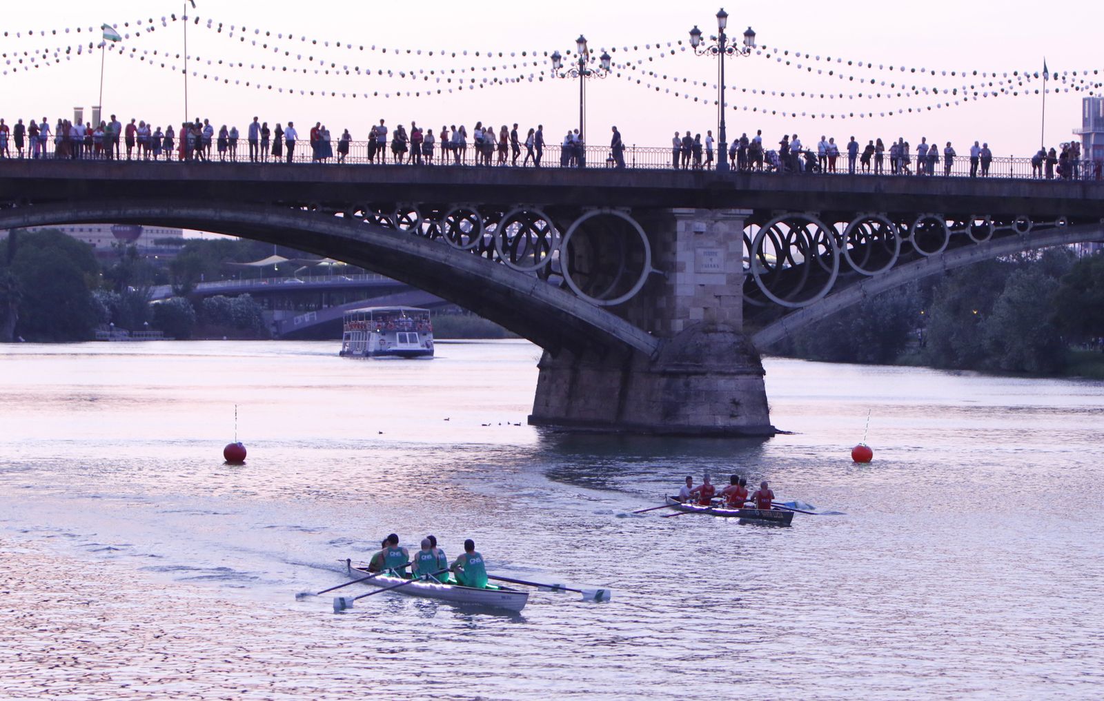Regata nocturna de la Velá de Triana