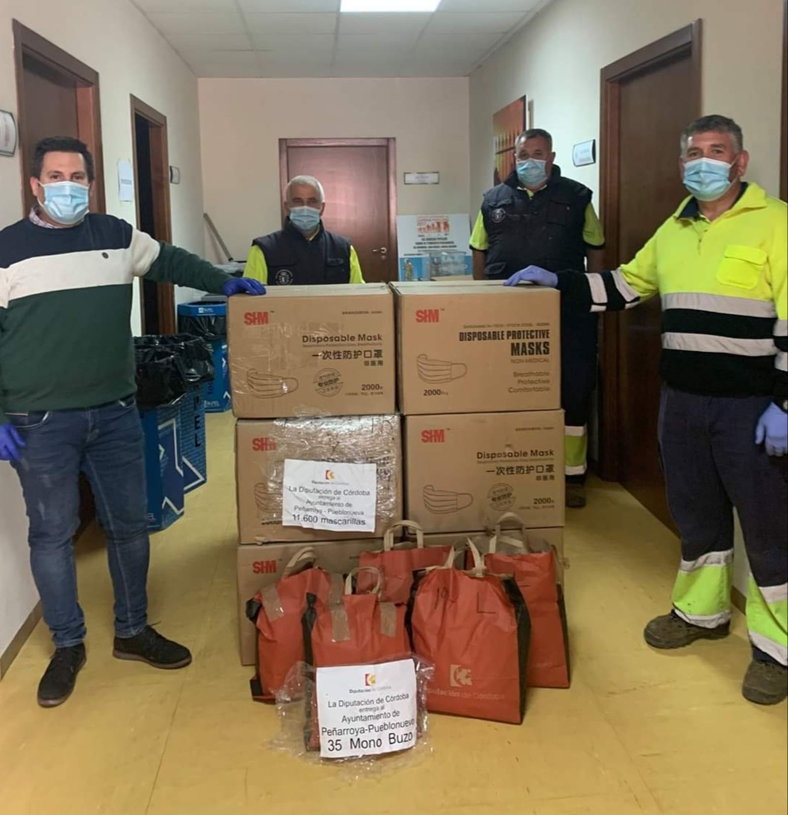 Mascarillas pediátricas embaladas.