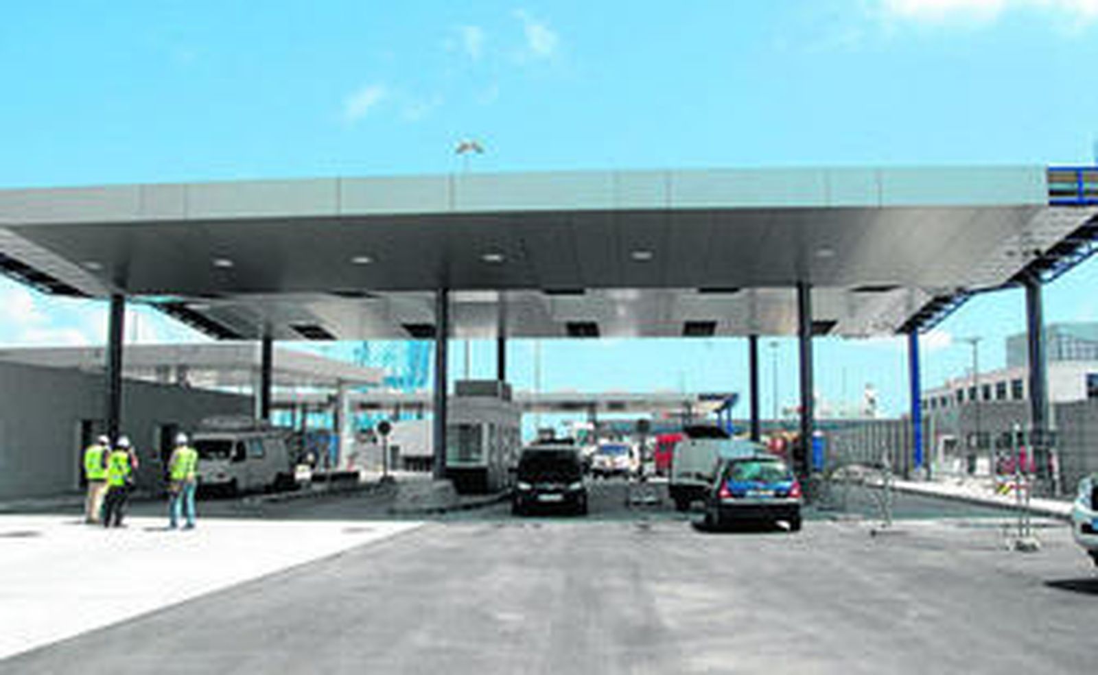 Imagen de los nuevos controles y cabinas, ayer.