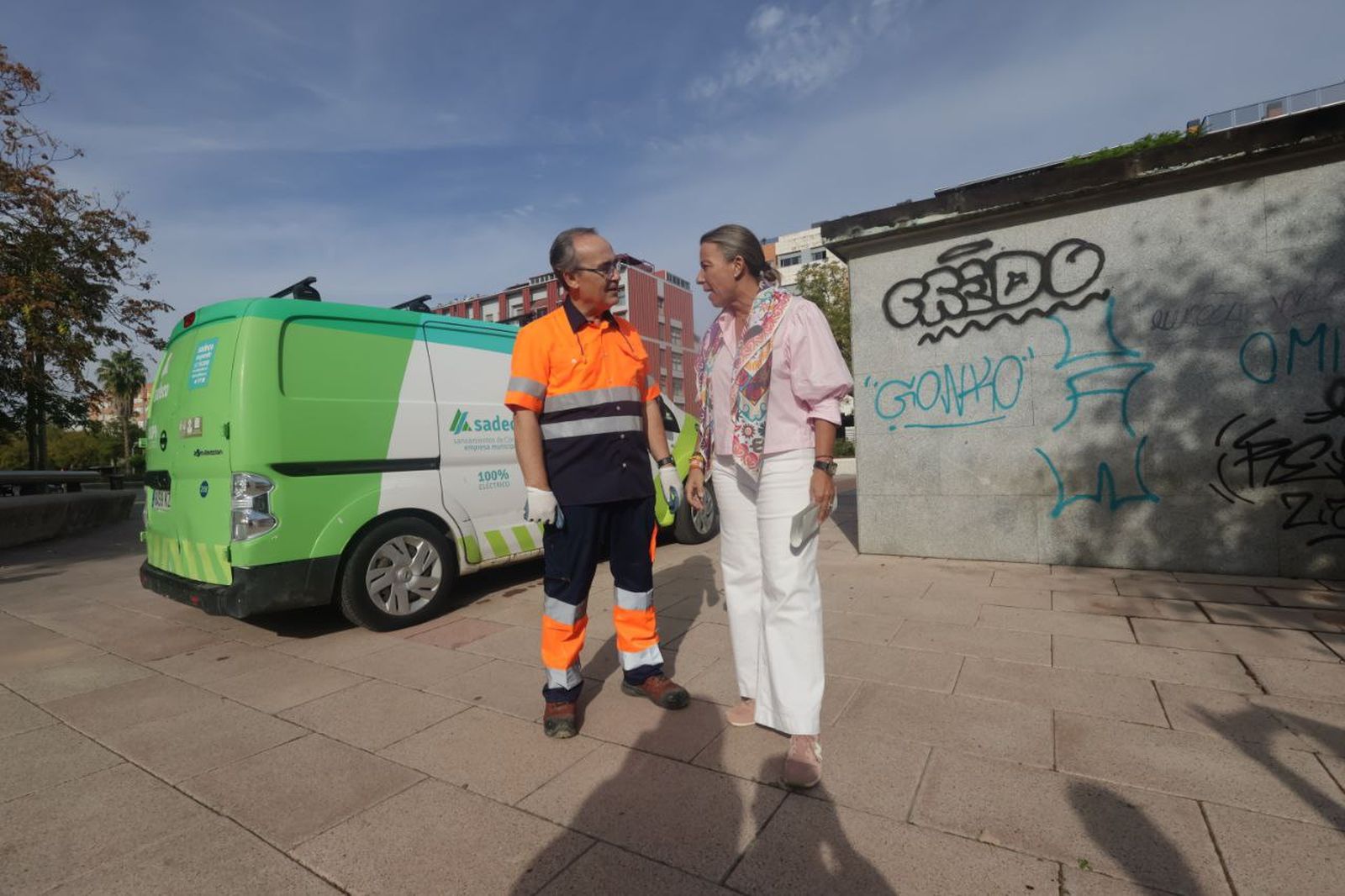 El responsable del equipo, Paco Flores, y la presidenta de Sadeco, Isabel Albás