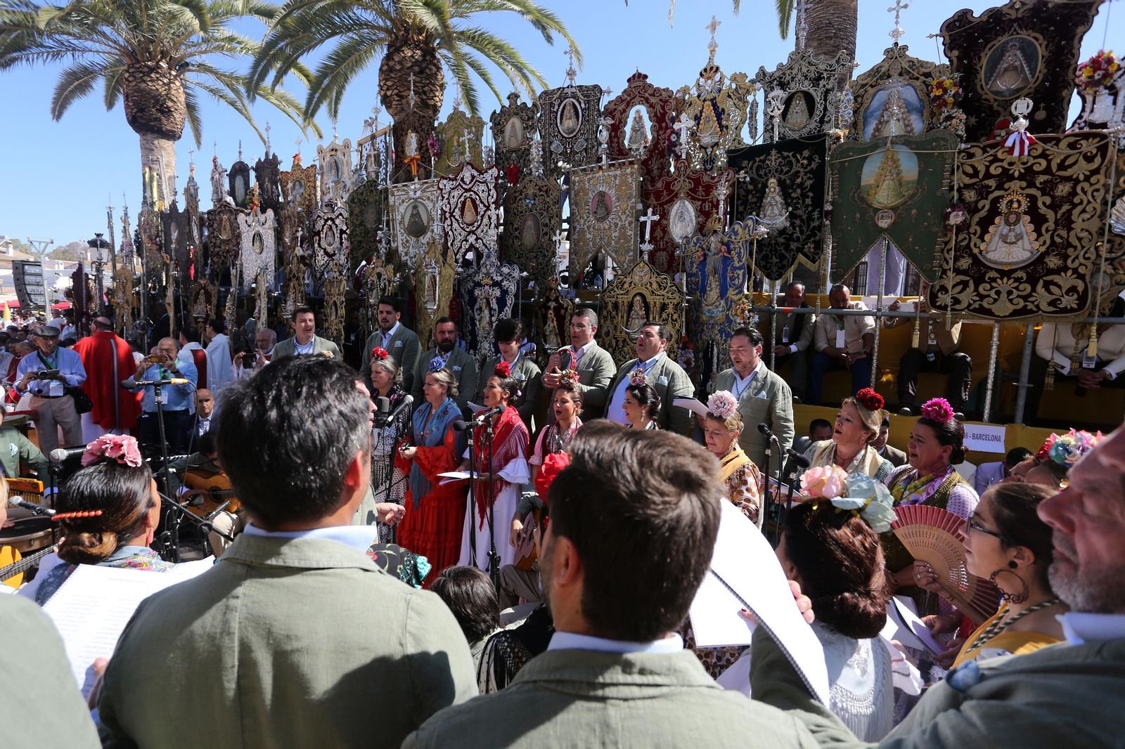 Imágenes de la misa de Pentecostés de la Romería del Rocío 2019