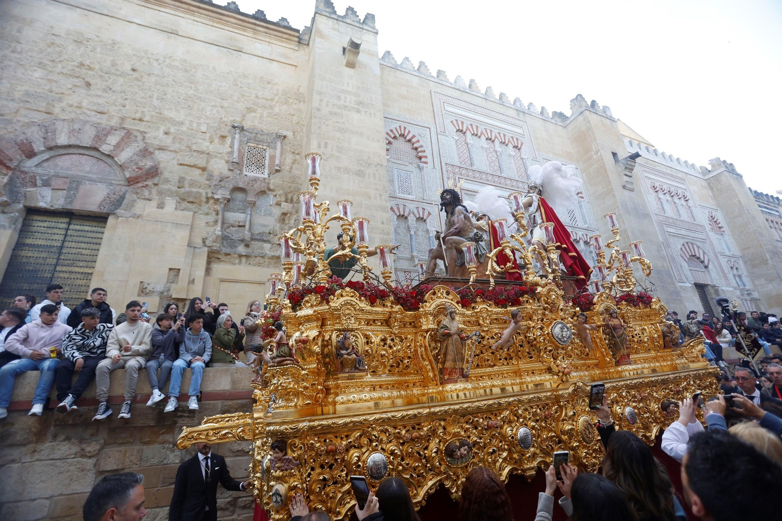 El traslado de la Merced en este Sábado Santo de Córdoba, en imágenes