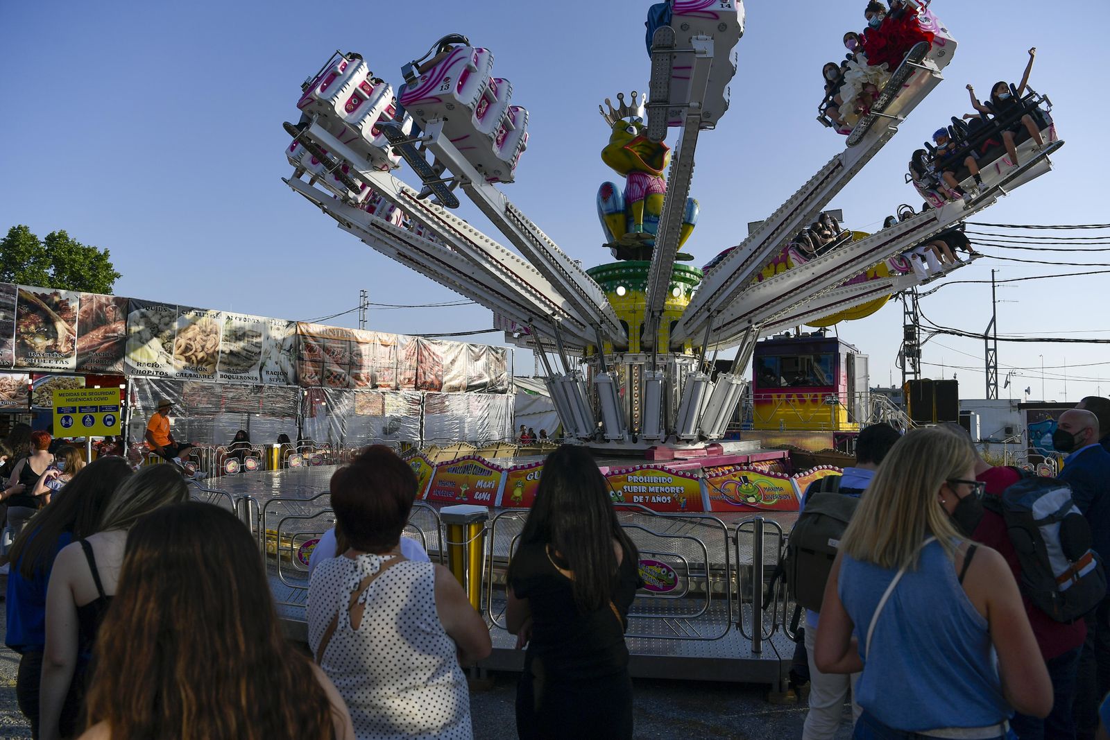 Atracciones de feria, columpios, niños y vida en el Corpus 2021