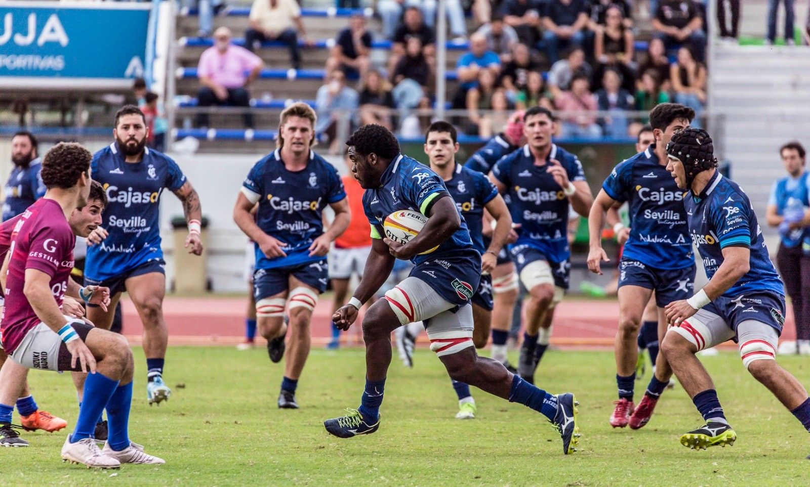 Manuel Bobo percute en un partido del Cajasol Real Ciencias de la presente temporada.