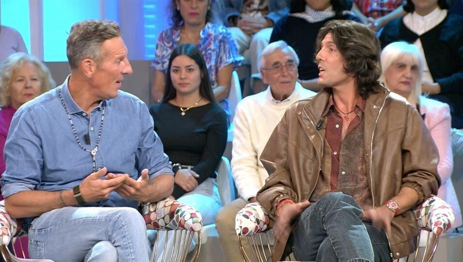 Alejandro Sancho le ha regalado a Joaquín Prat un rosario bendecido de su madre, María Jiménez.