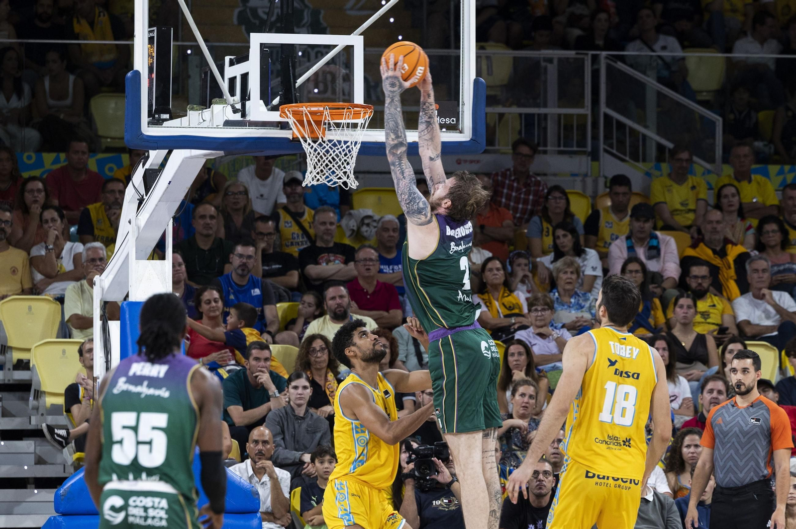 Balcerowski se dispone a machacar.