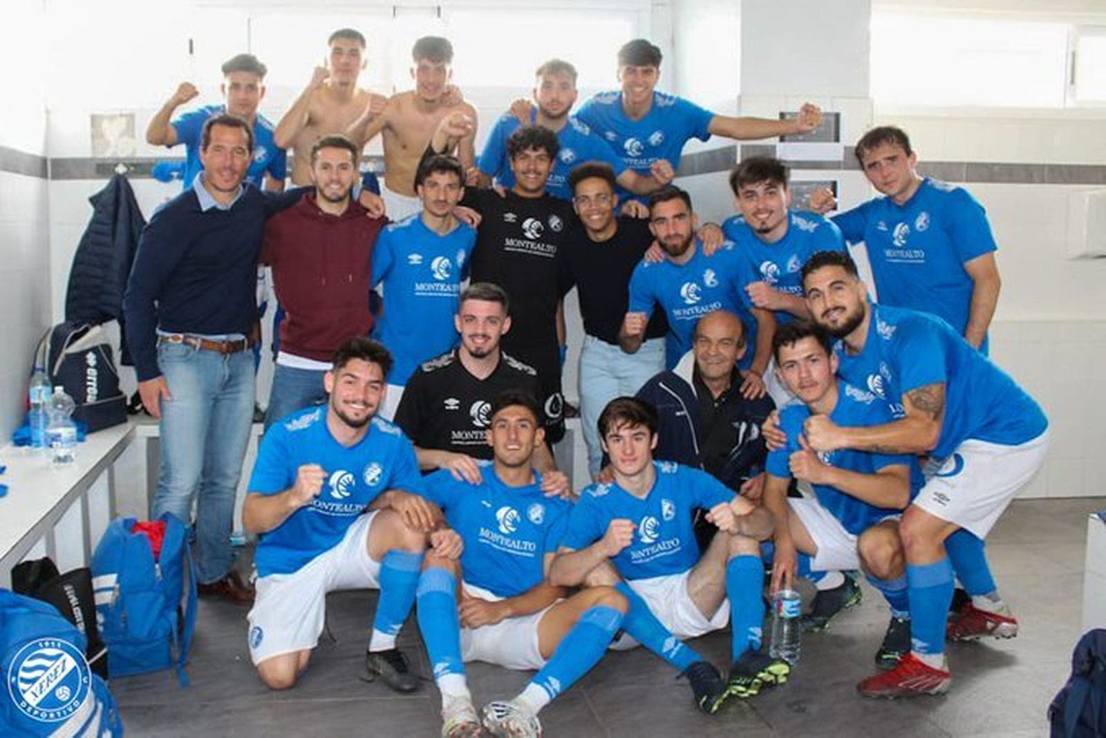 El Xerez DFC B festejó en el vestuario su goleada al Villamartín.