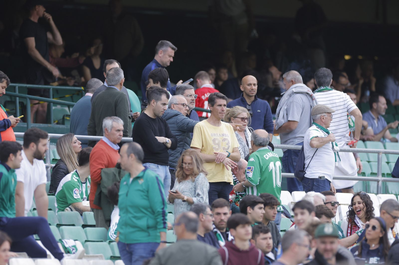 Búscate en las fotos del Betis-Manchester