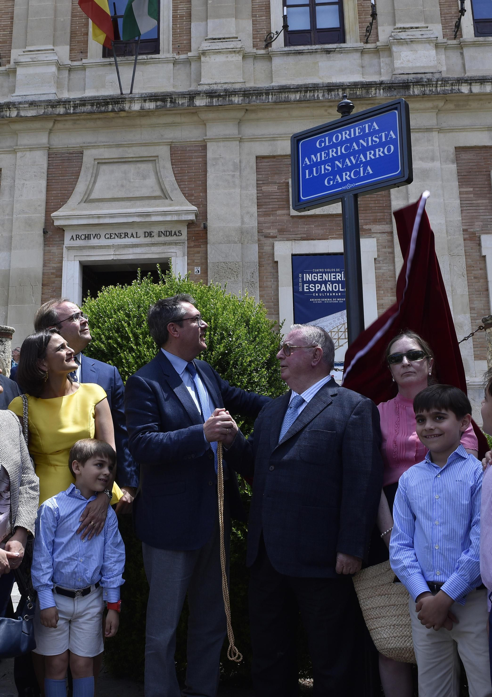 Las imágenes de la inauguración de la glorieta Luis Navarro García