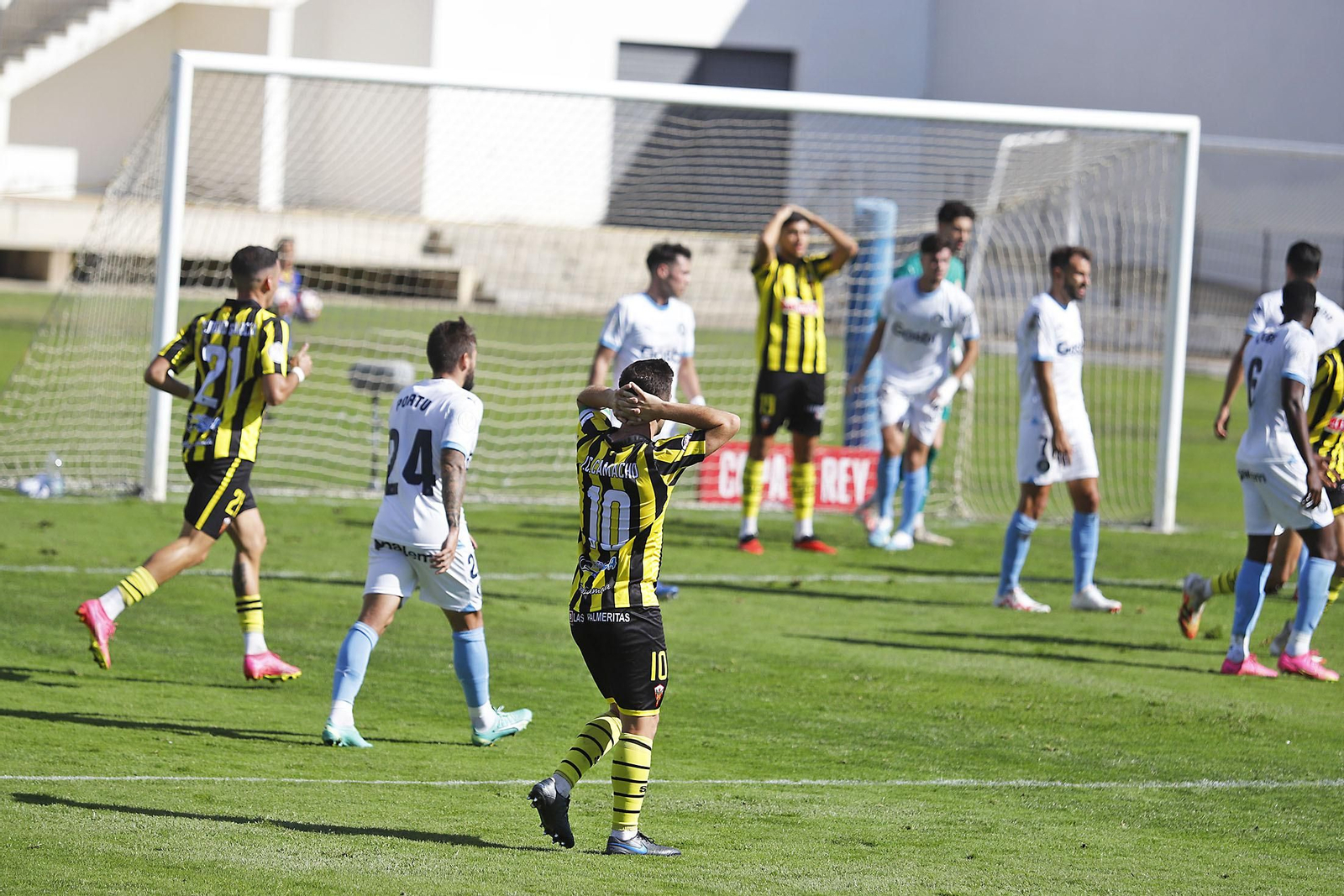 Imágenes del encuentro de Copa del Rey entre el San Roque de Lepe y el Girona
