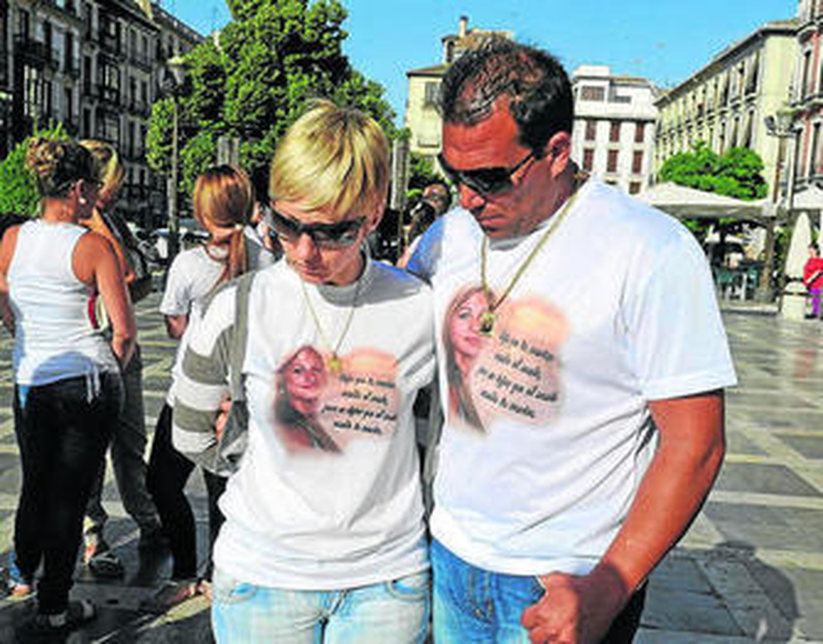 Los padres de Mónica Carrión, el primer día del juicio.