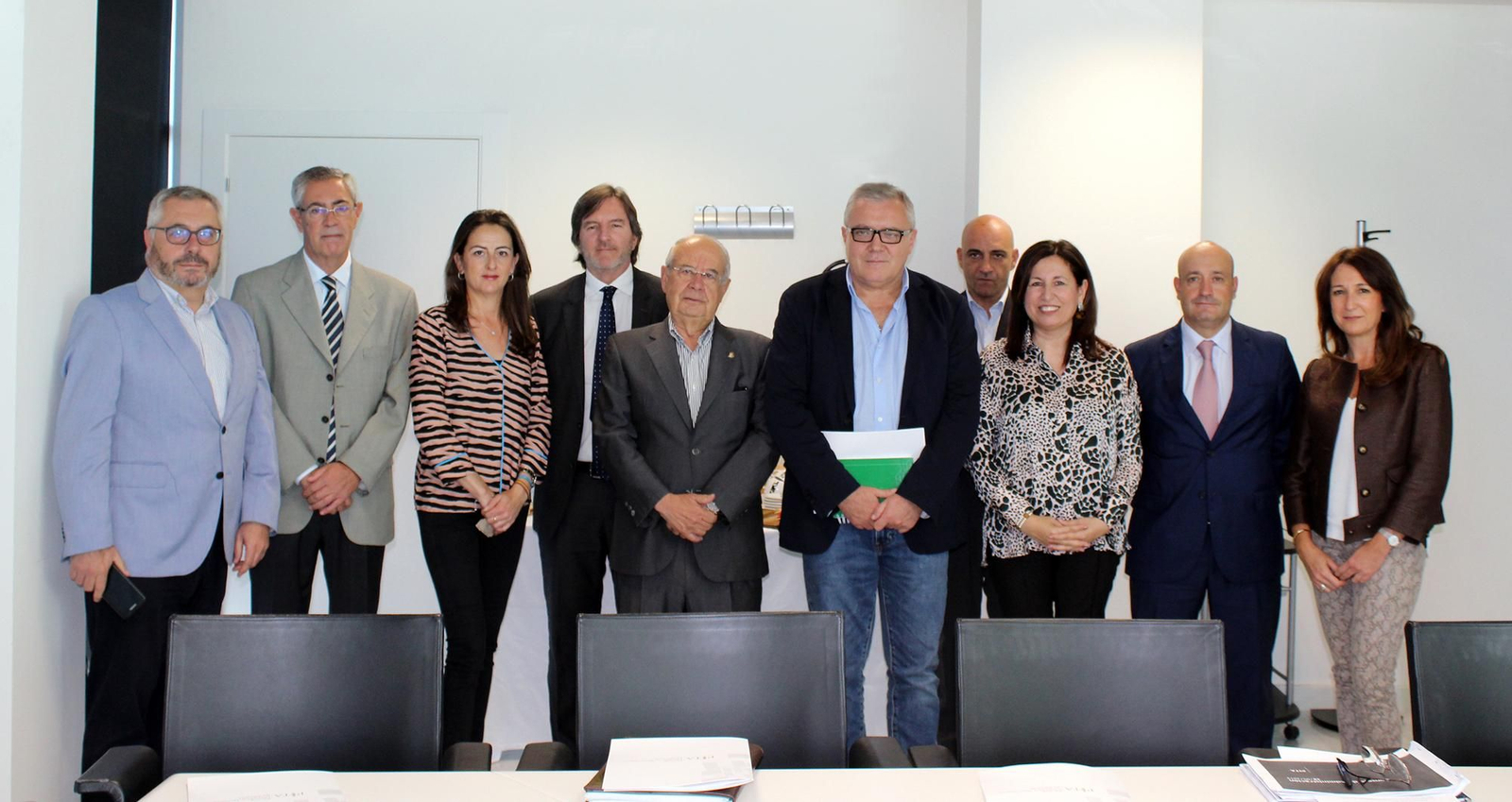 El nuevo presidente del PITA, Emilio Ortiz, en el centro de la imagen, con el Consejo de Administración.