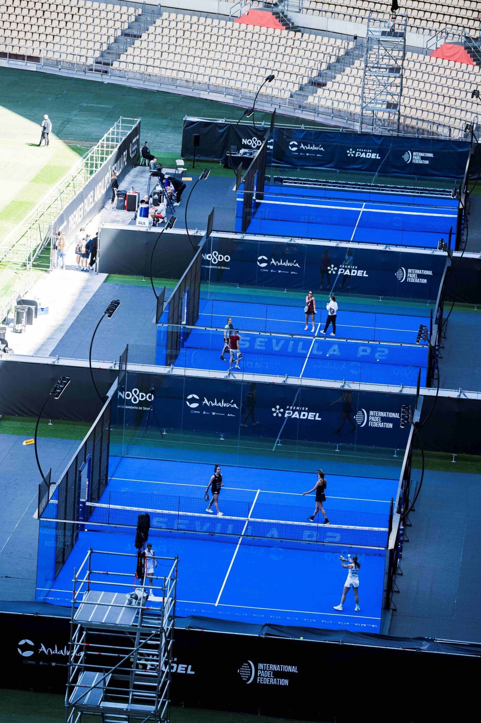 Así es la adaptación del Estadio de la Cartuja para el Premier Padel Andalucía Sevilla P2