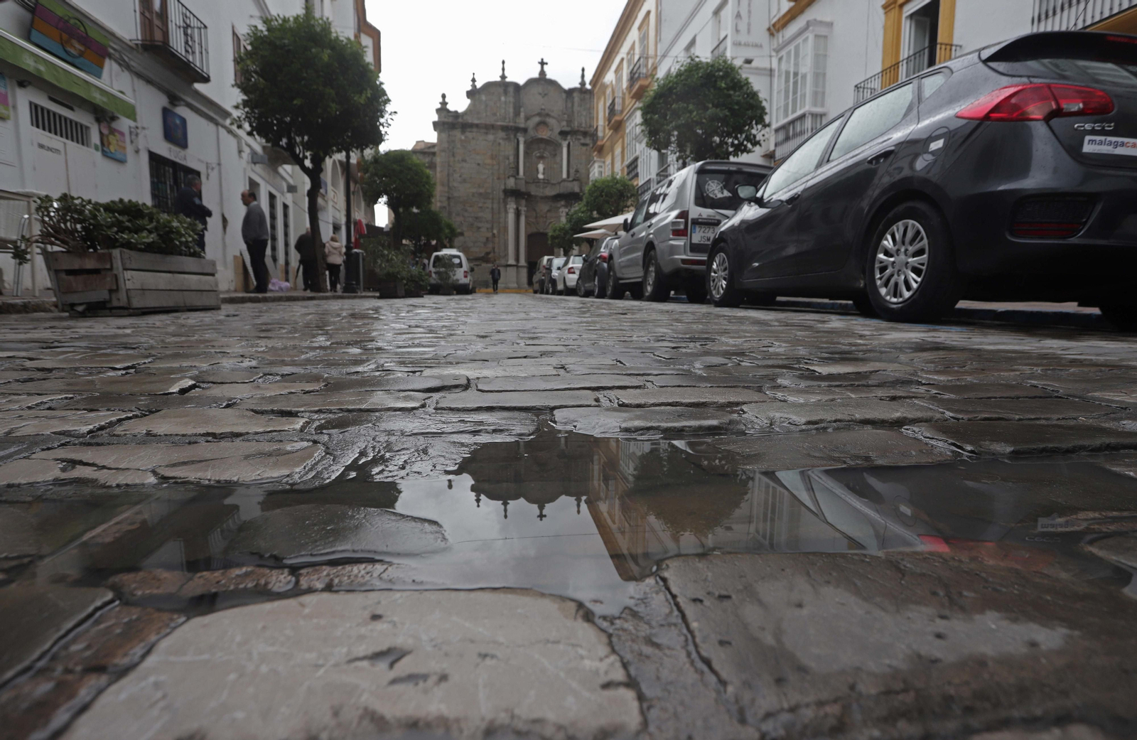 La calzada adoquinada de Sancho IV el Bravo, donde el Ayuntamiento prevé limitar el tráfico con una nueva ordenanza.