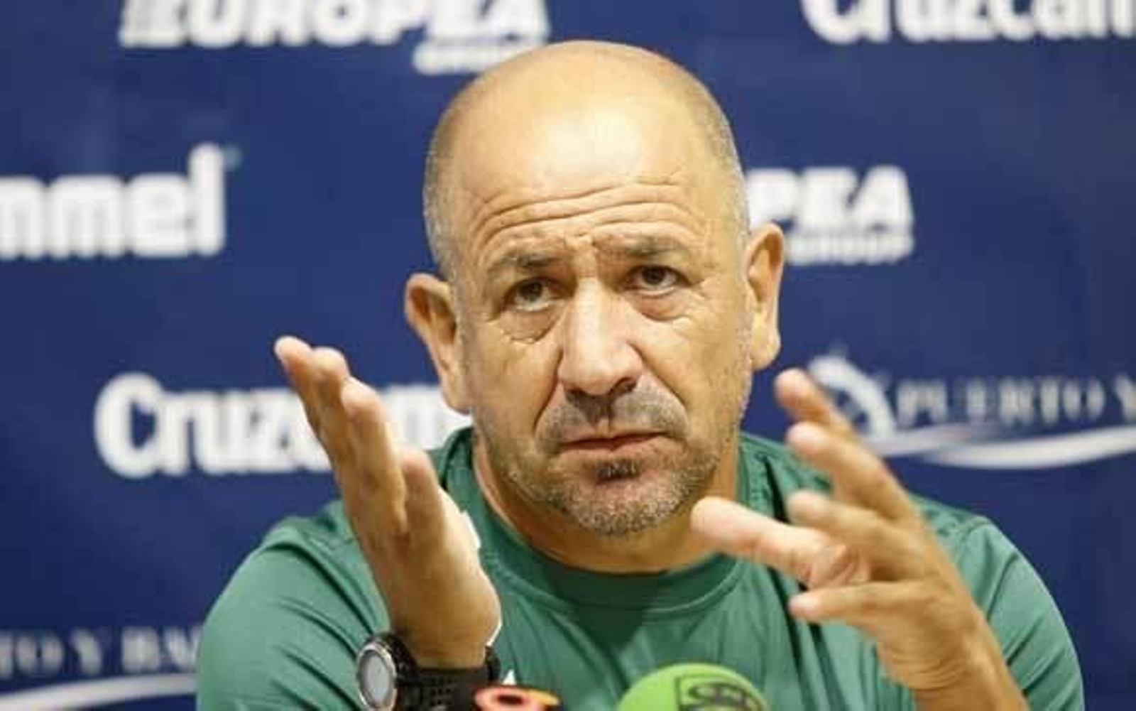 Claudio Barragán, en rueda de prensa.