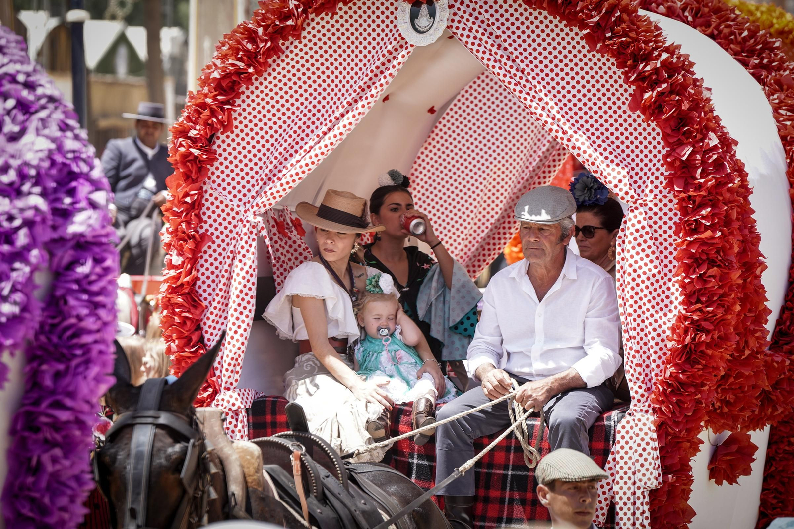Imágenes de la Hermandad del Rocío en el Real de la Feria