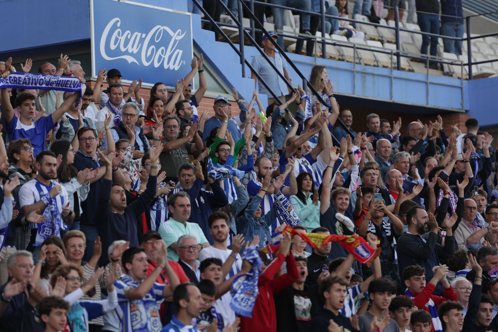 Las mejores imágenes de la afición del Recre en el partido contra la Segoviana