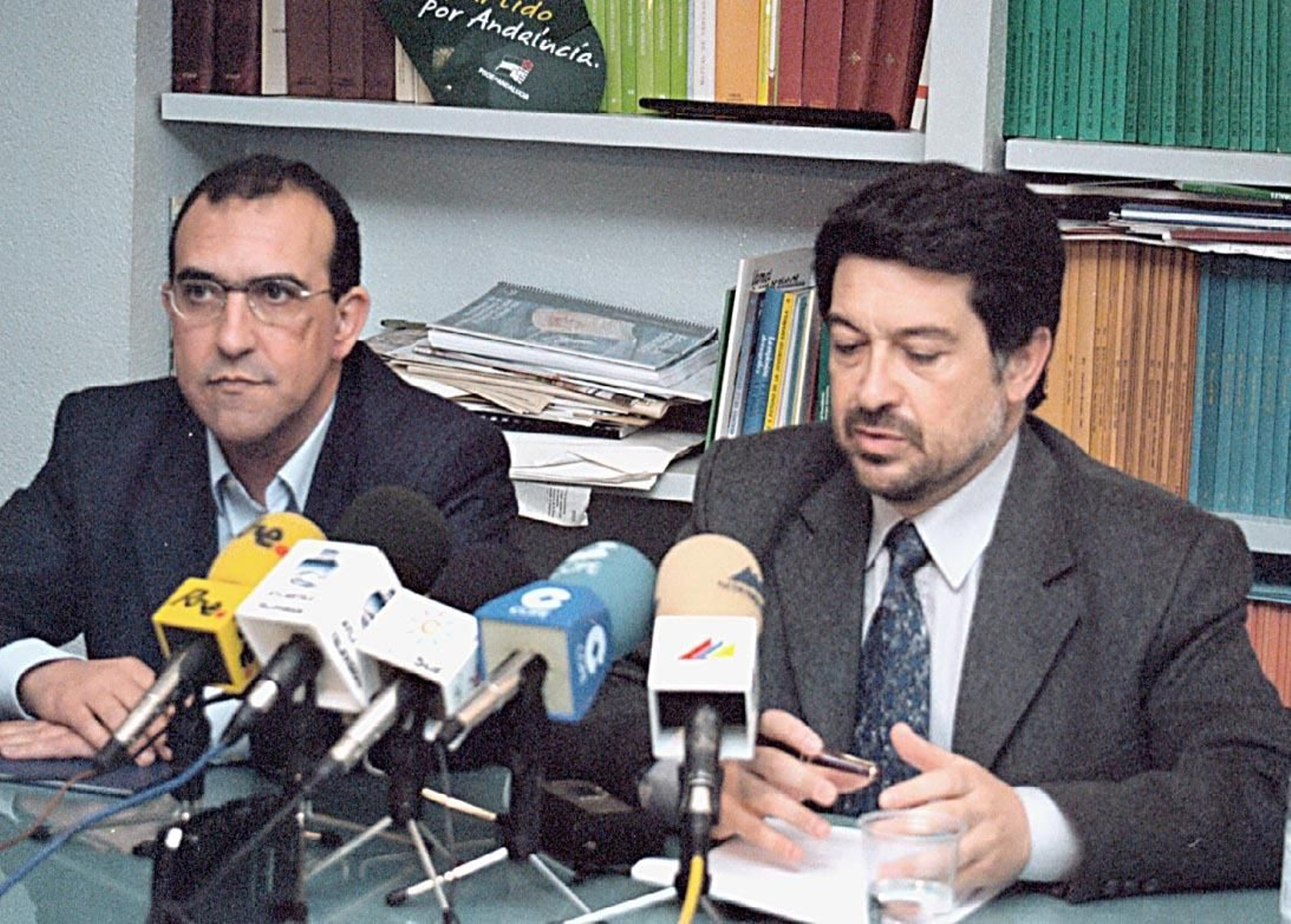 Javier Barrero, toda una vida ligado a la política onubense en imágenes