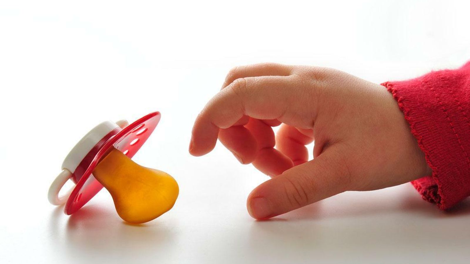 La edad recomendada para la retira es desde los 12 meses hasta los 2 años.