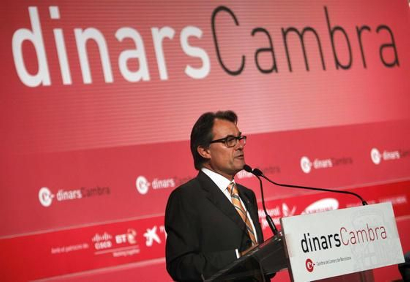 Mas admite ante los empresarios que la independencia tiene "un precio", pero mantener el statu quo, también