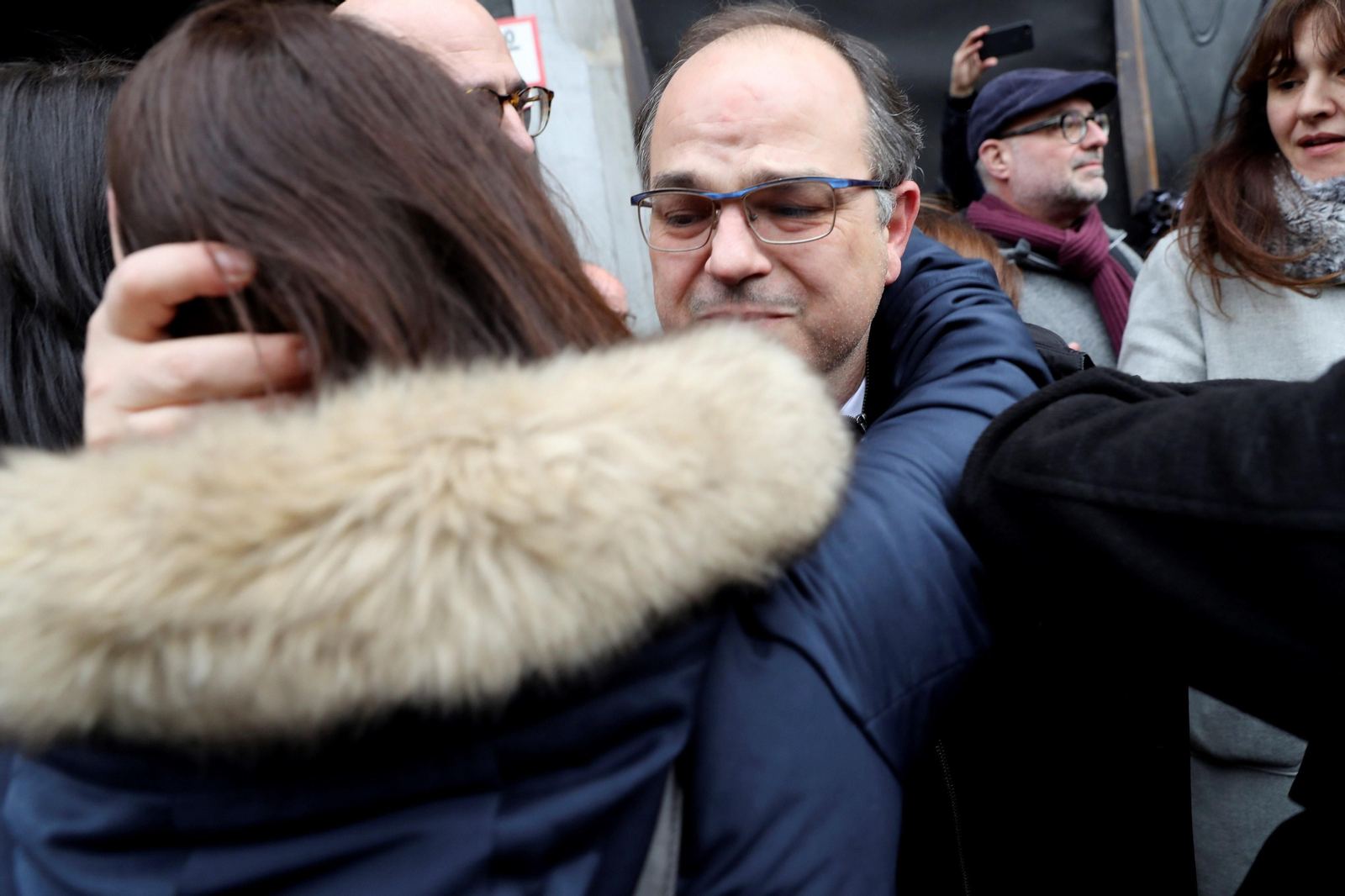 Jordi Turull se despide emocionado de su mujer.