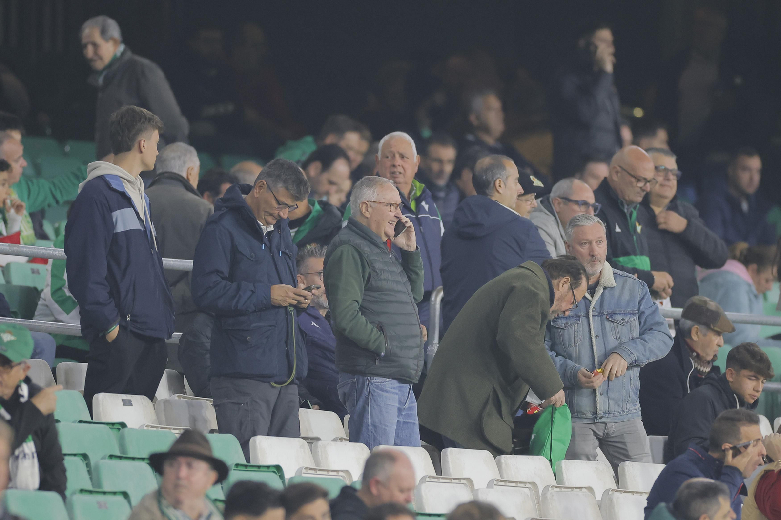 Búscate en las fotos del Betis-Las Palmas