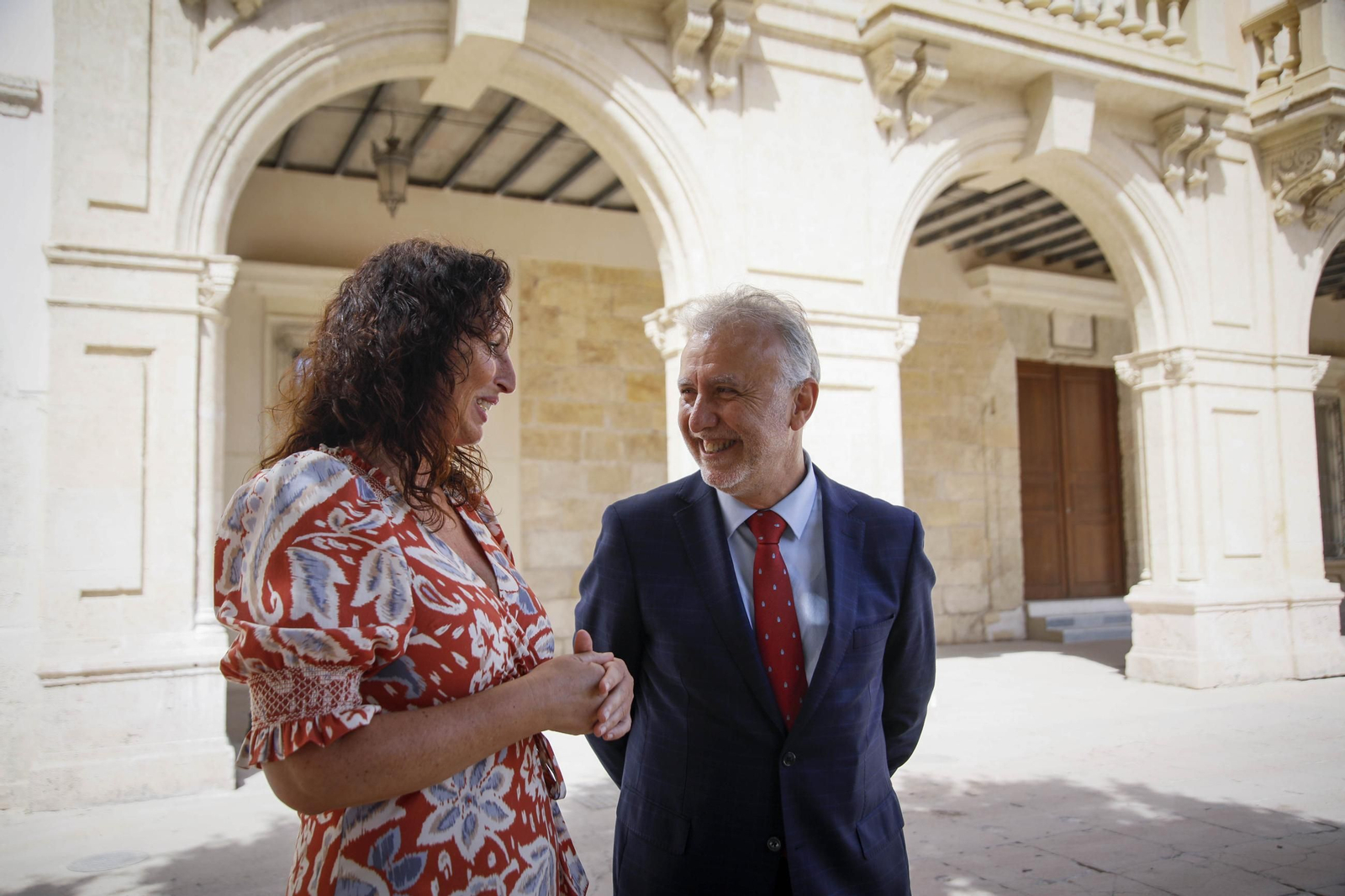 Placa de memoria histórica en el monumento de los coloraos, en imágenes