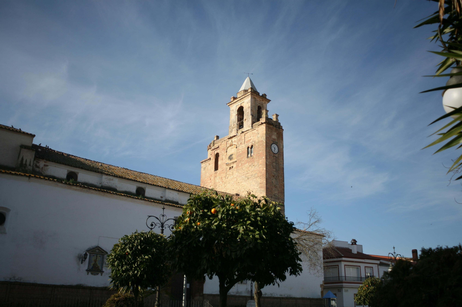 En este recorrido por el gótico-mudéjar se encuentra la Iglesia de Nuestra Señora de las Nieves de Alanís.