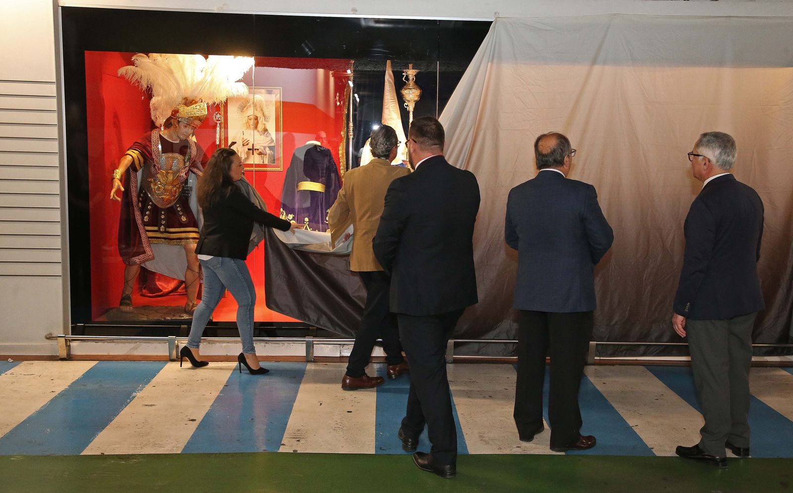 Fotos de la exposición de Enseres Cofrades en el Corte Inglés de Algeciras