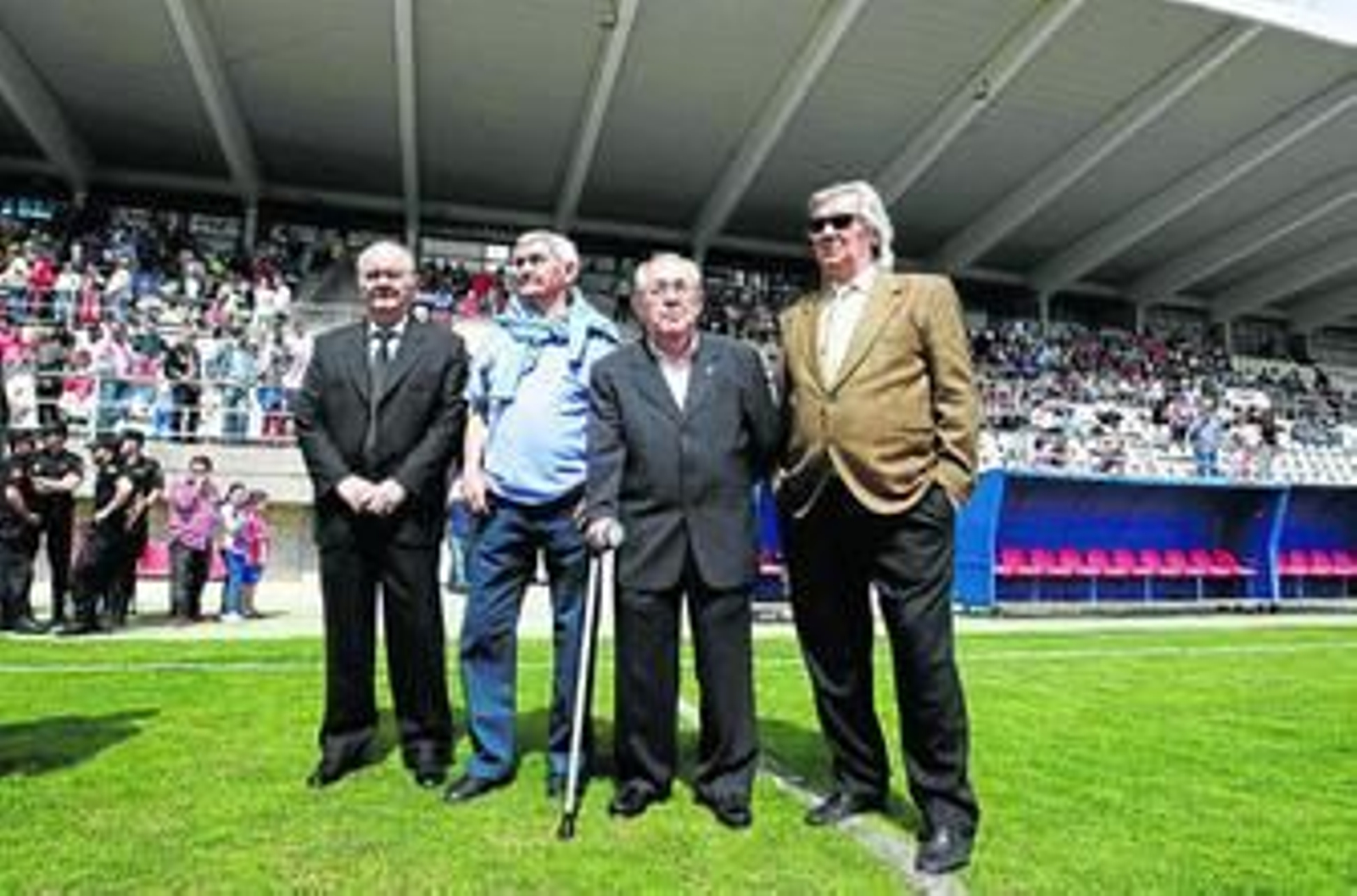 Rafaelín, Pepe Tapia, Periquito  y Foncubierta (de izquierda a derecha), homenajeados el pasado domingo en representación de aquella plantilla de la 62/63.