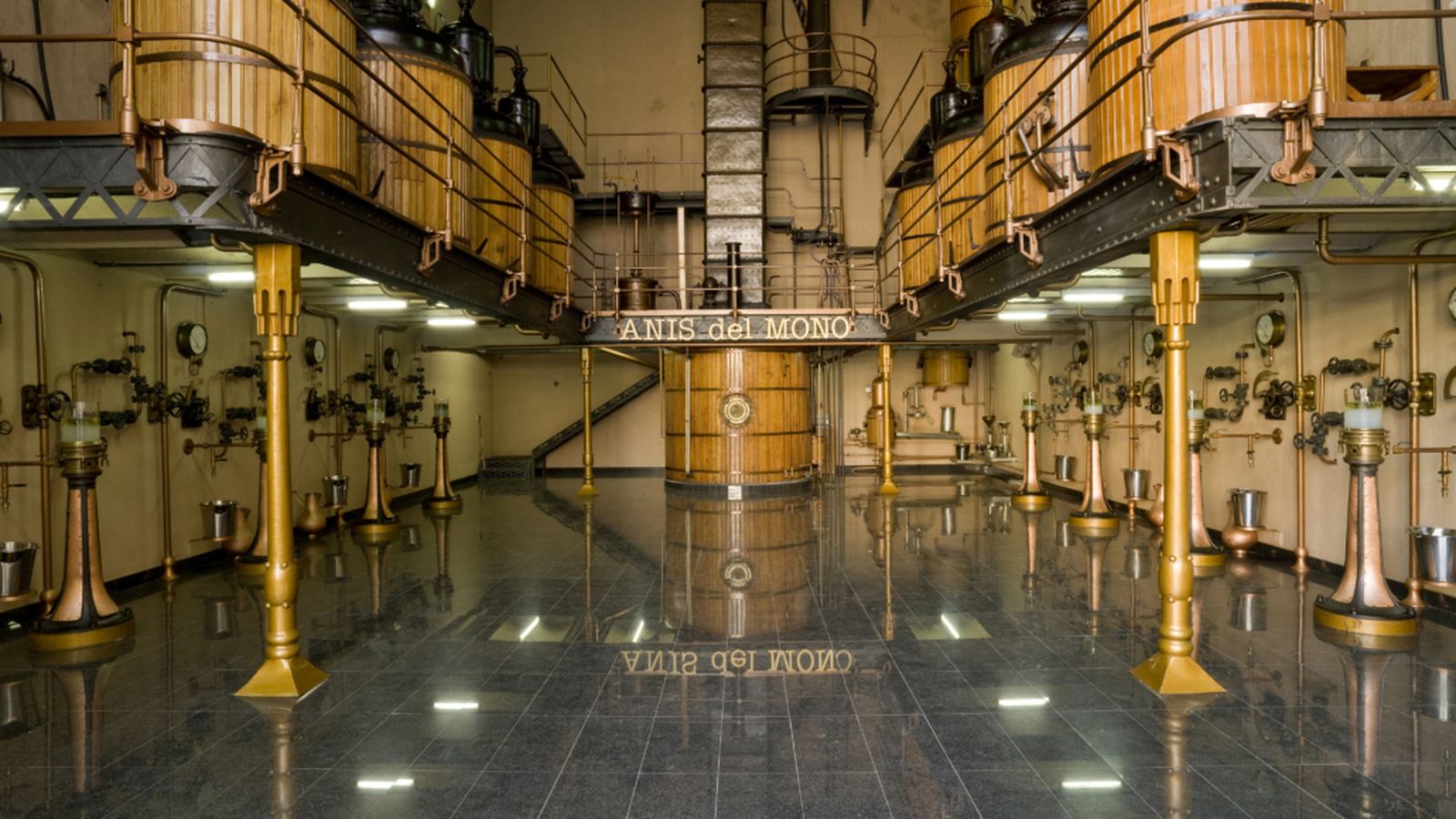 El interior de la nave de Anís del Mono
