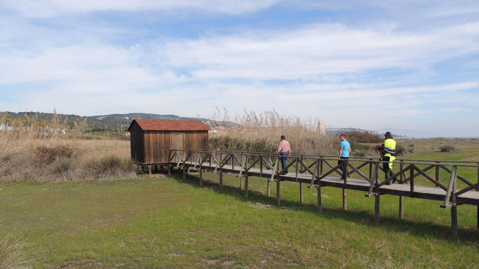 Pasarela de la laguna de Torreguadiaro.
